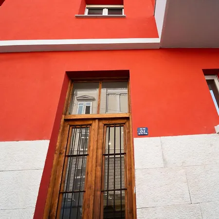 Guesthost - Bright Cozy Loft Apartman *